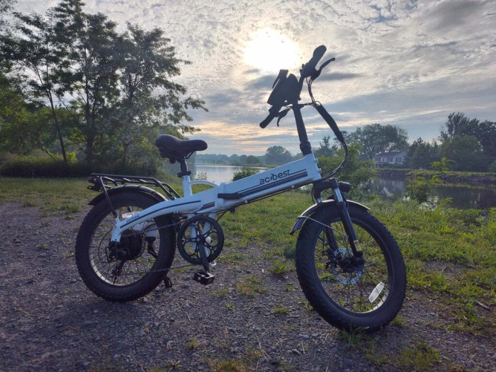 Why Seniors Are Choosing E-Bikes: Health, Freedom & Confidence