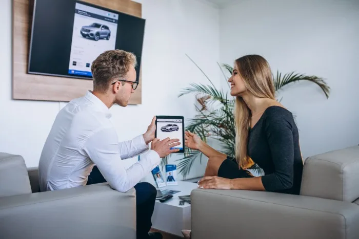 The Rise of Fully Digital Car Loans: Comparing Traditional Dealership Financing vs. Online Platforms