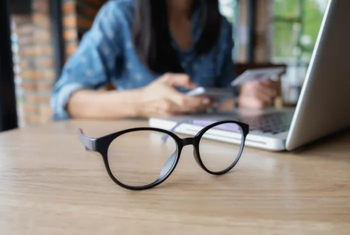 How to Choose the Perfect Bifocal Glasses for Your Face Shape & Lifestyle