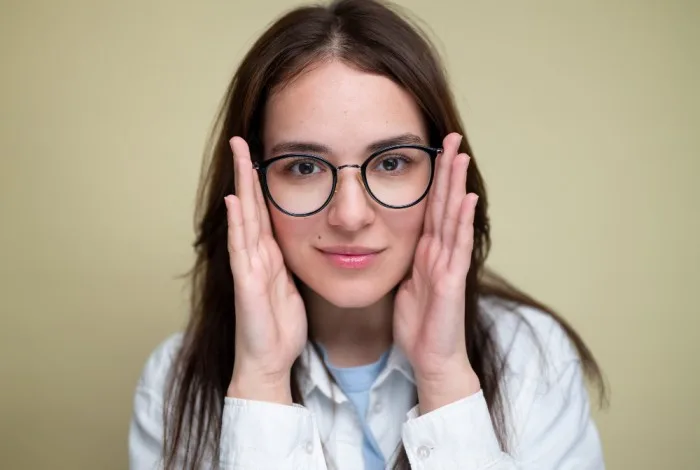 How to Choose the Perfect Bifocal Glasses for Your Face Shape & Lifestyle