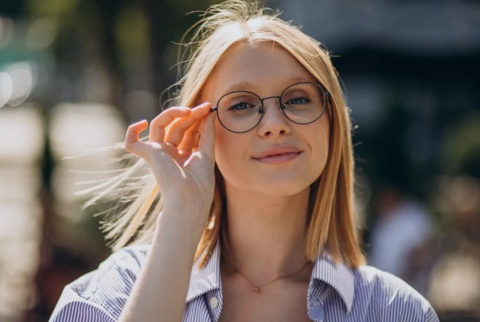 Who Should Wear Bifocal Glasses? Signs It's Time to Upgrade Your Eyewear